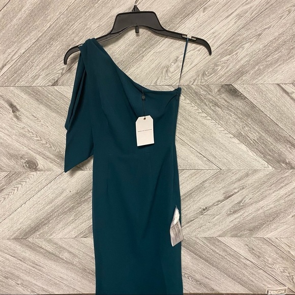 DRESS THE POPULATION Tiffany One Shoulder MIDI Dress - Picture 4 of 7